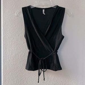 Forever 21. Cross body top w/ tie. Size M. Color: Black